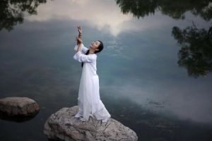 禅女图片优雅唯美图片_禅意女像，平静致远，挂于静处，心灵之选