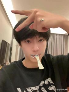 17岁照片真实帅气_17岁小哥哥洗后帅照，青春活力，适合做头像封面