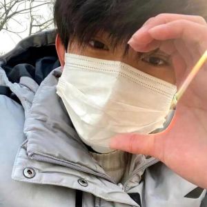 16男生照片帅气真实不像网图_16岁男生真实自然帅照，适合头像或朋友圈背景