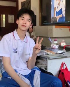 17岁长得一般男的照片_17岁男生照片合集，青春洋溢，适合发朋友圈！