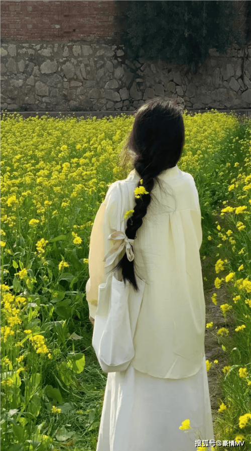 女人最淡雅的背影图片_美女背影气质佳，适合做背景图，你有什么好看的背影照？