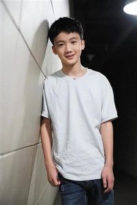 14男生帅气10张照片同一人_14岁超帅男生照，真实无水印，头像朋友圈必备！