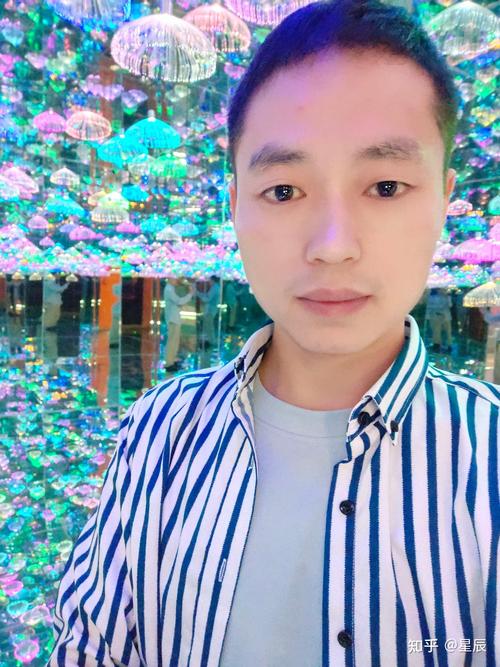 男士照片40岁的照片_显成熟魅力，适合社交商务