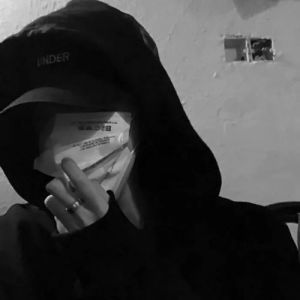 头像男不露脸氛围感_男生不露脸头像，显神秘有范儿，适合小红书朋友圈！