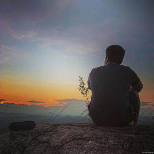 男人孤独图片大全_孤独男人图，深夜香烟，你在哪？分享你的故事