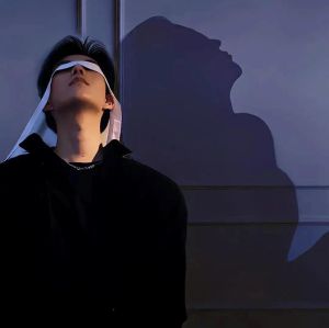 男人孤独沧桑伤感头像_引人同情好奇还是距离感？评论区聊聊