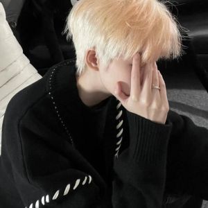 男头像帅哥_酷炫黑白男生头像，高冷有范儿，社交平台吸睛利器！