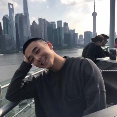寸头男生头像_寸头男生头像怎么样？2025最in发型！