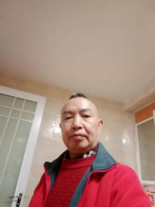 六十岁真人男头像照片_60岁大叔严肃稳重型头像，成熟稳重显专业，适合商务社交