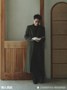 长相儒雅的男人的图片_儒雅学者风，稳重有内涵，上镜显品位