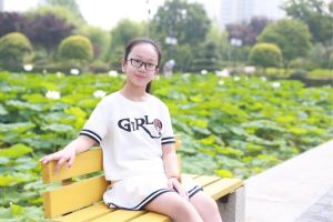 5年级好看的女生_女人内外兼修才是真的美，13岁和35岁各有精彩