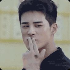 搞笑微信飞吻动态表情_超搞笑微信飞吻表情，聊天必备，回怼朋友或甜一下都超有爱！