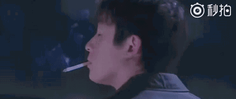 搞笑抽烟动态表情gif_搞笑抽烟GIF表情包，发朋友圈解压，一起乐呵乐呵！
