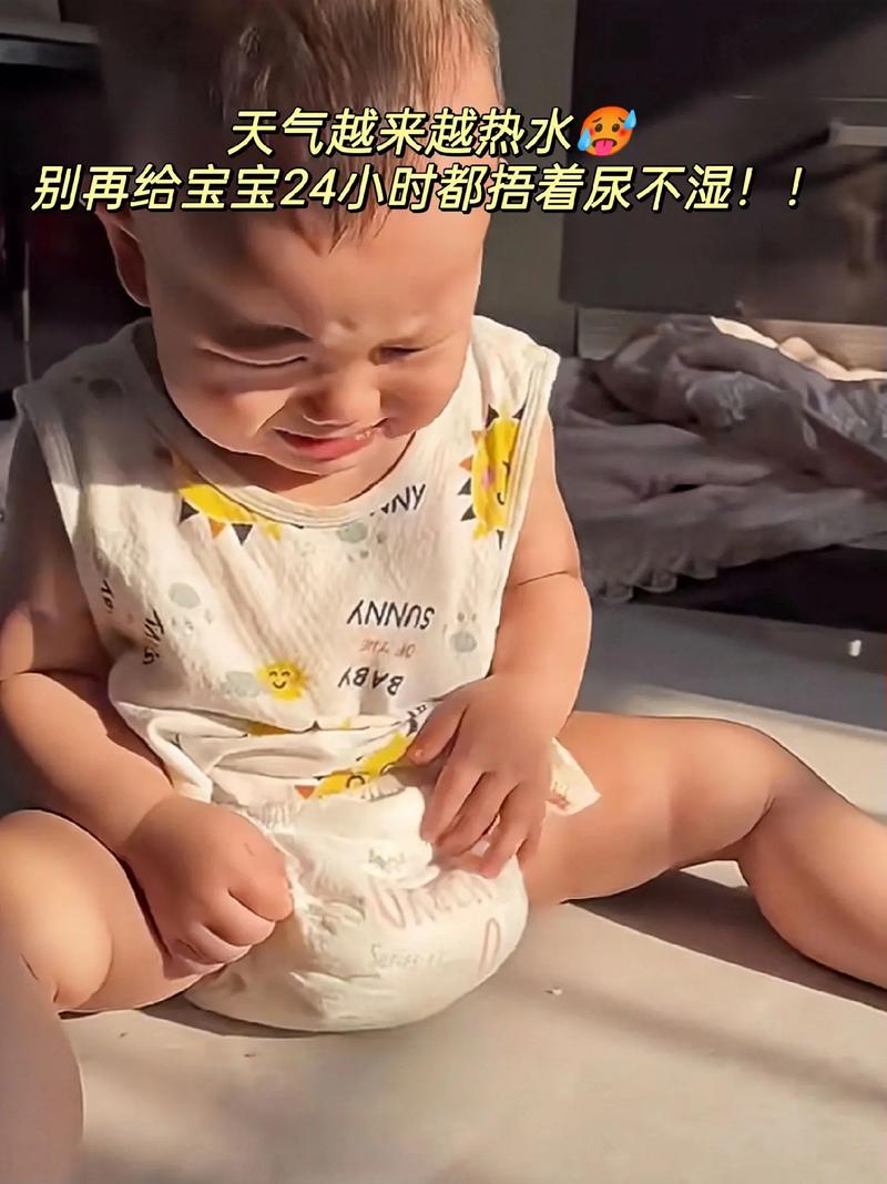 小孩撒尿真人搞笑图片_搞笑小孩撒尿图，逗乐家人朋友，分享快乐小心场合！