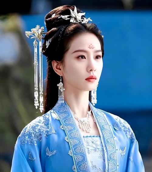 100位最美古装女明星原图_仙气古装女星，古风海报PPT素材！