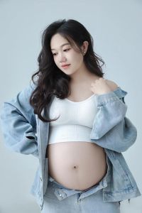 女人肚子图片_时尚肚脐装饰腹肌美图，展现女性自信与个性！