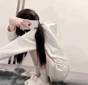 真人女头氛围感ins风_真实照片+简约背景，超有范！