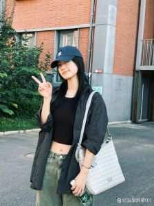 女明星戴帽子的图片_女明星戴帽子，时尚又实用，你最喜欢哪种？