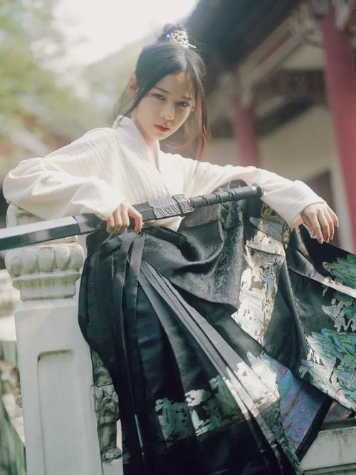 古风孤傲女剑客图片_酷炫古风女剑客，手机电脑背景墙，你当剑客的梦想实现了吗？