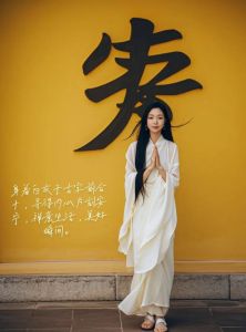 信佛女人双手合十图片_宁静祥和，适合家居办公，做壁纸宣传皆宜
