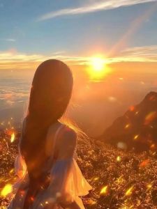 美女背影唯美图片_美女背影图，手机电脑背景，猜猜背后故事？