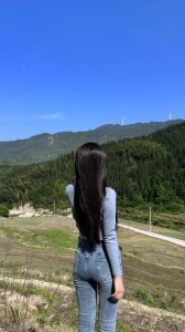 农村女人背影图片_农村大娘背影照，诉说着岁月故事