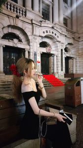 美女抽烟 图片_酷炫美女抽烟图，别学啊！