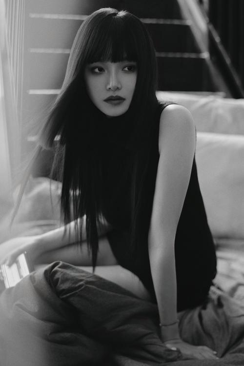黑白图片美女_又美又勇敢，每张都是传奇