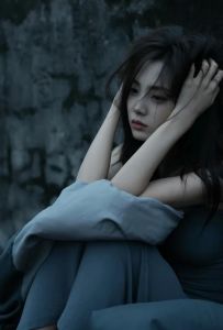 美女高清图片大全唯美伤感动人_唯美伤感情调美女照，适合艺术展与屏保