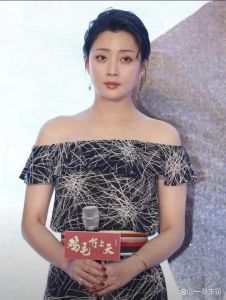 殷桃女儿真实照片_想看殷桃儿女近照？倪萍大女现状？44岁殷桃美照在此！
