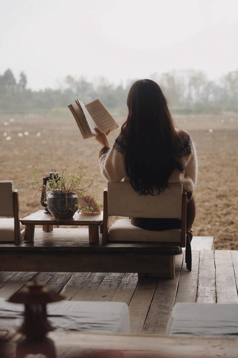 女人如书唯美图片_美图配朋友圈显品味，哪个最打动你？