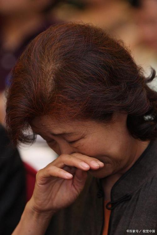 女人崩溃大哭图片大全_直击人心，分享你的难受时刻