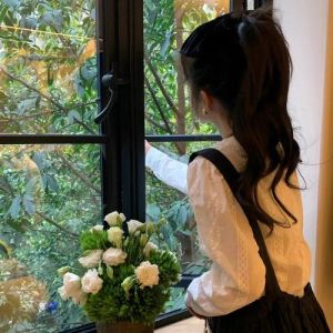 有气质唯美女人背影图片头像_美女背影头像壁纸，优雅神秘，提升魅力，你更喜欢哪种？
