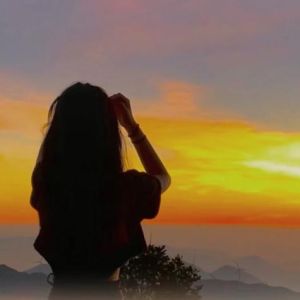 女人背影最漂亮图片_美背影照，发朋友圈手机壁纸，舒服又治愈！