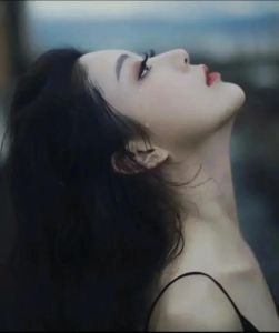 伤心美女流泪照片_女生伤心哭泣，照片抓住人心，分享你的故事