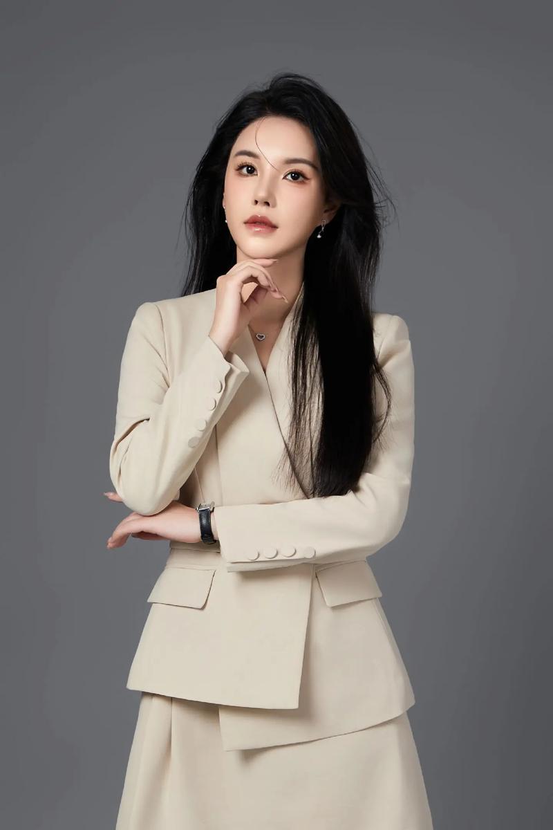 成功女士图片_女性励志图，办公室墙上的加油打气，女强人风采展示
