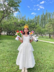 5年级女生图片_QQ头像聊天背景手机桌面必备