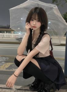 真人美少女图片_美女时尚图，QQ头像泡澡图，朋友圈屏保头像优选！