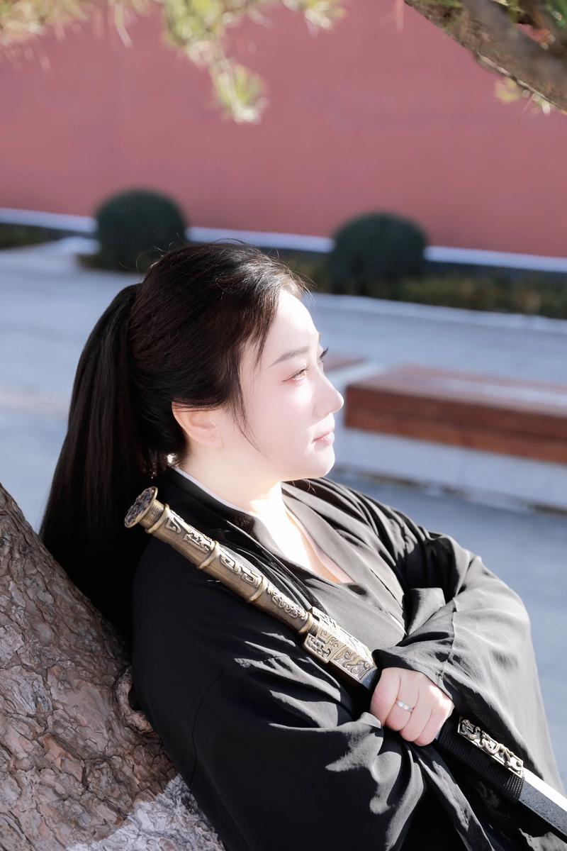 古风孤傲女剑客图片_酷炫古风女剑客，手机电脑背景墙，你当剑客的梦想实现了吗？