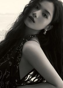 黑白图片美女_又美又勇敢，每张都是传奇