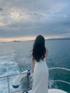 美女背影风景图片_美女背影山水图，气质优雅，适合网站博客背景，彰显品位