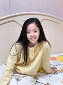 12到13岁漂亮女孩照片_青春期女孩生活照，助家长学校引导孩子认识成长变化