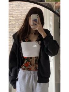 女生开衫纹身照片_日本女孩背后纹大图案，惊艳好看，适合纹身艺术展示！